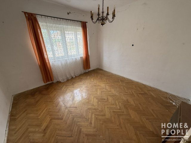 Eladó családi ház, Szegeden 28 M Ft, 2 szobás