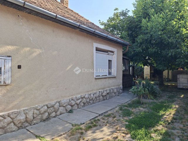 Eladó családi ház, Dombóváron 24.8 M Ft, 3 szobás