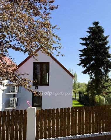 Eladó nyaraló, Alsóörsön 105.9 M Ft, 4 szobás