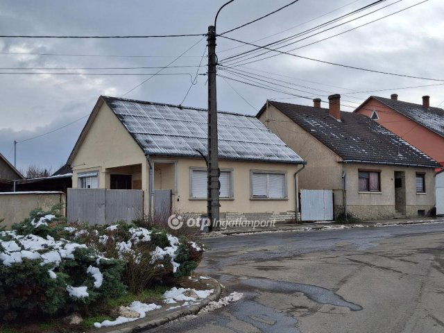 Eladó családi ház, Szécsényen 39 M Ft, 3 szobás