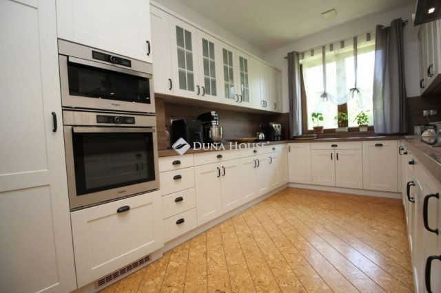 Eladó családi ház, Kecskeméten 219 M Ft, 1 szobás