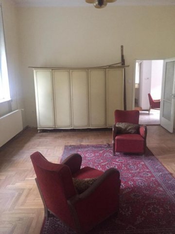 Kiadó iroda, Tatán 150 E Ft / hó, 4 szobás