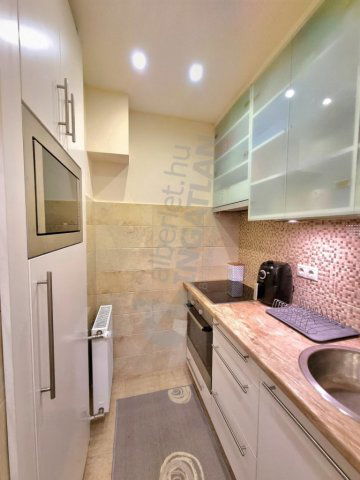 Kiadó téglalakás, albérlet, I. kerületben, Úri utcában