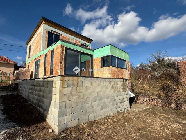 Eladó családi ház, Balatonalmádiban 134.9 M Ft, 5 szobás