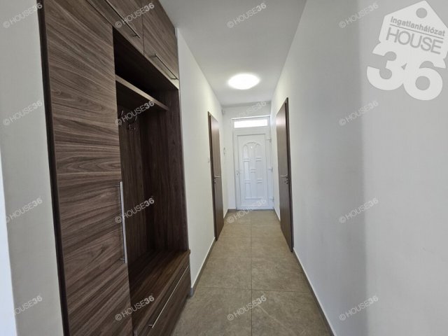 Kiadó ikerház, albérlet, Kecskeméten 450 E Ft / hó, 5 szobás
