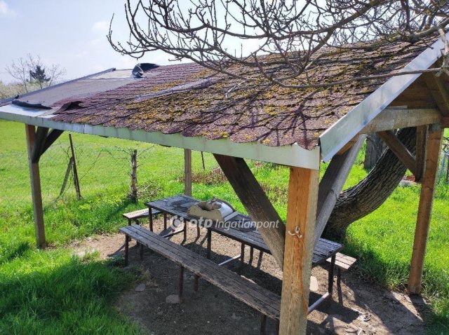 Eladó nyaraló, Győrött 16 M Ft, 2 szobás / költözzbe.hu