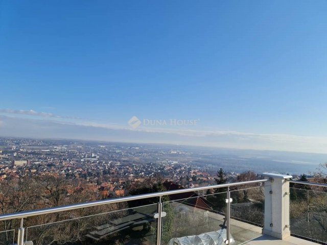 Eladó ikerház, Pécsett 134.9 M Ft, 4 szobás