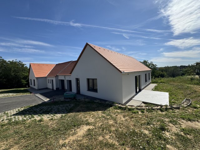 Eladó családi ház, Nagykozáron 109.9 M Ft, 3 szobás