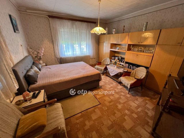 Eladó családi ház, Törökszentmiklóson 9.9 M Ft, 3 szobás