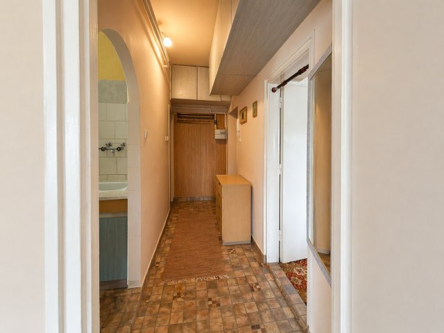 Eladó téglalakás, Komlón, Petőfi téren 25.99 M Ft, 2 szobás