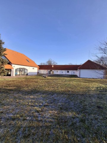 Eladó hotel, Hegyeshalomban 250 M Ft, 16 szobás