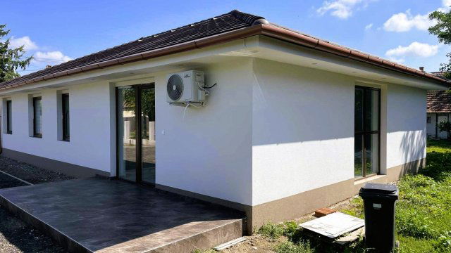 Eladó családi ház, Hajdúszováton 54.9 M Ft, 3 szobás