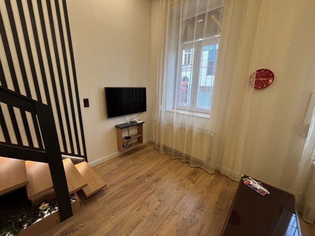 Kiadó téglalakás, albérlet, VI. kerületben, Vörösmarty utcában