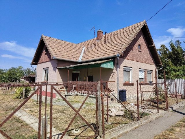 Eladó családi ház, Kengyelen 18 M Ft, 3 szobás