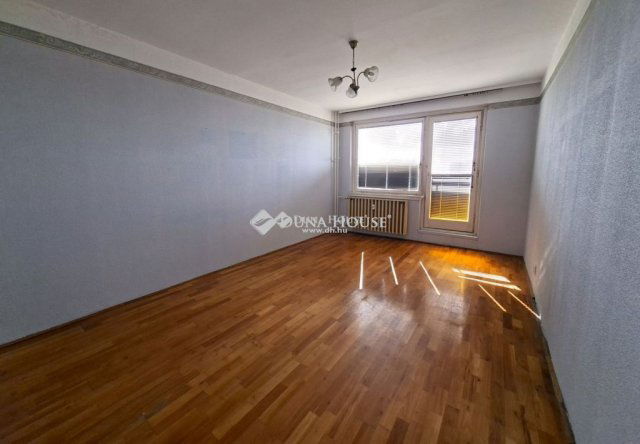 Kiadó panellakás, albérlet, Békéscsabán, Petőfi utcában