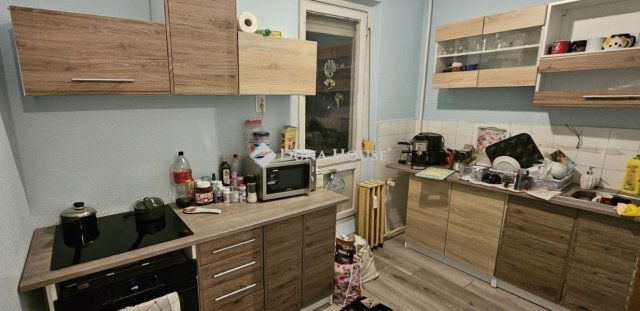 Eladó panellakás, Pécsett 46.99 M Ft, 4 szobás