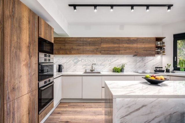 Eladó családi ház, Budapesten, II. kerületben 349 M Ft, 6 szobás