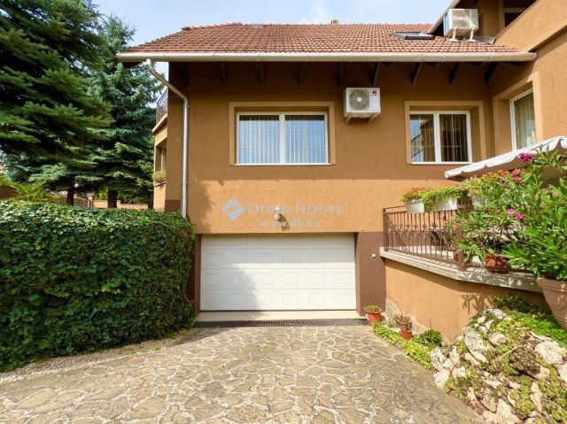 Eladó családi ház, Balatonalmádiban 239 M Ft, 11 szobás