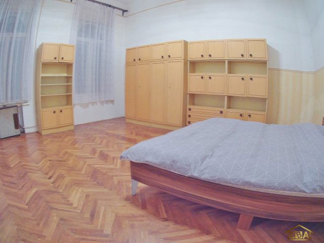Eladó téglalakás, Budapesten, VIII. kerületben, Rákóczi úton