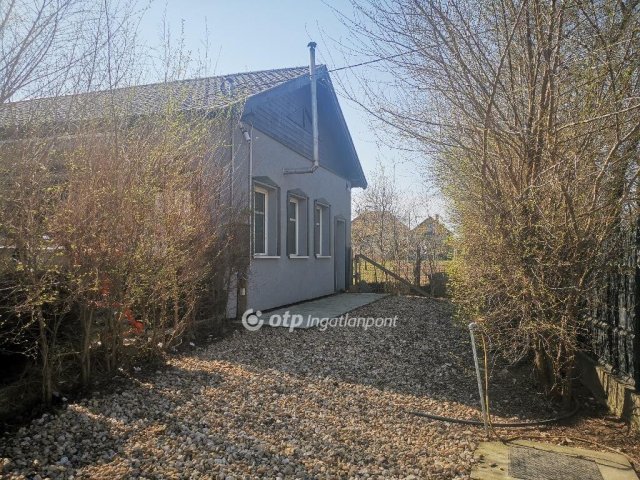 Eladó családi ház, Szigetszentmiklóson 159.9 M Ft, 2 szobás