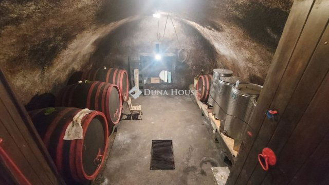 Eladó nyaraló, Csopakon 75 M Ft, 1 szobás / költözzbe.hu