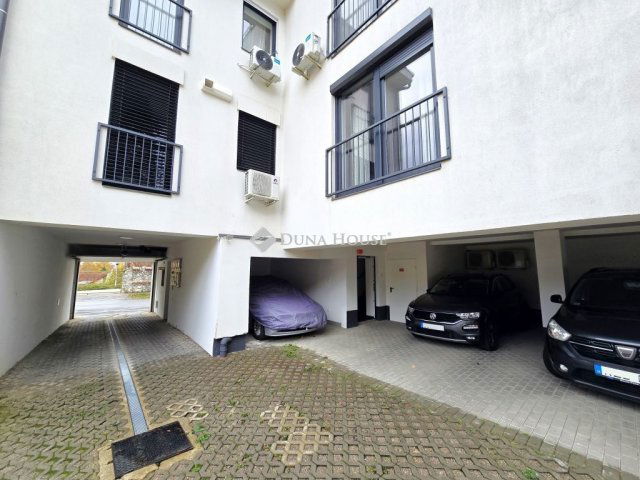 Eladó garázs, Pécsett 5.9 M Ft / költözzbe.hu