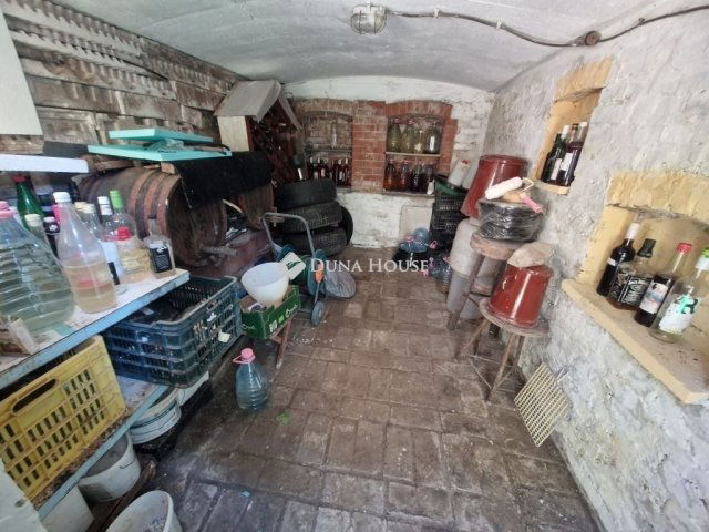 Eladó családi ház, Baján 65 M Ft, 5 szobás