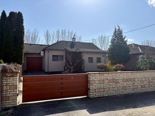 Eladó családi ház, Vámosszabadin 119.99 M Ft, 4 szobás