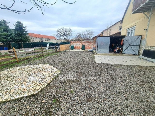 Eladó családi ház, Makláron 93 M Ft, 6 szobás