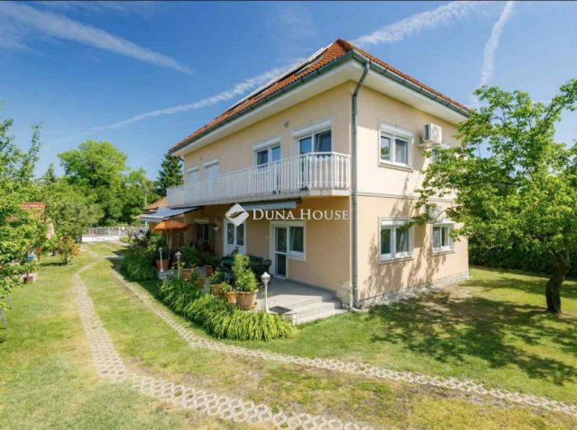 Eladó ikerház, Zamárdiban 108 M Ft, 6 szobás