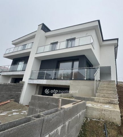 Eladó ikerház, Pécelen 153 M Ft, 5 szobás / költözzbe.hu