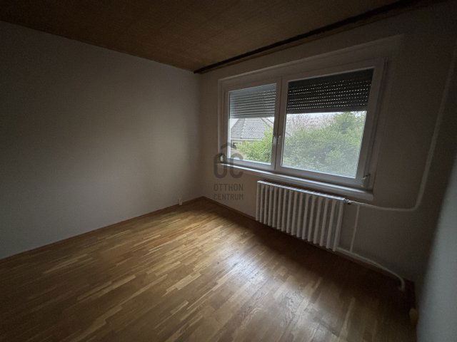 Eladó panellakás, Székesfehérvárott, Kelemen Béla utcában