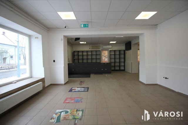 Kiadó üzlethelyiség, Szentesen 240 E Ft / hó