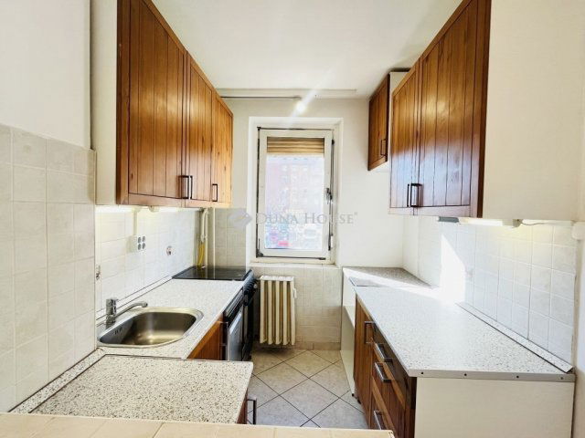 Eladó panellakás, Veszprémben 69.9 M Ft, 2+2 szobás