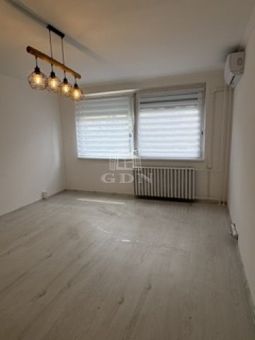 Eladó panellakás, Kecskeméten 53.3 M Ft, 2 szobás