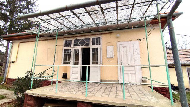 Eladó családi ház, Balatonföldváron 65 M Ft, 10 szobás