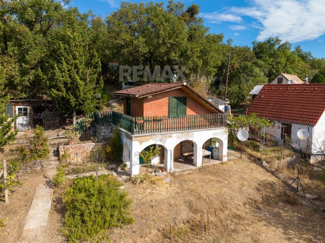 Eladó telek, Pécsett, Batifejtő utcában 7.4 M Ft