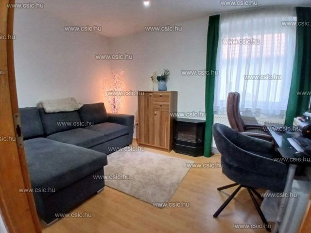 Eladó családi ház, Pilisvörösváron 99.9 M Ft, 4 szobás