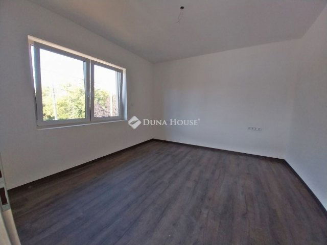 Eladó családi ház, Szegeden 180 M Ft, 1+5 szobás