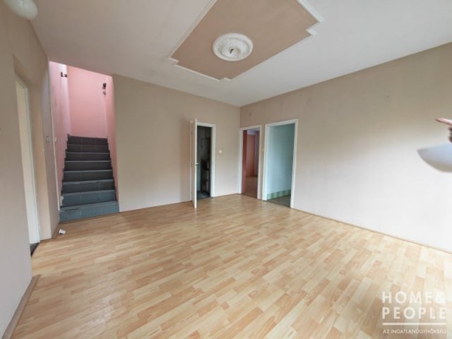 Eladó családi ház, Röszkén 42.2 M Ft, 4+1 szobás