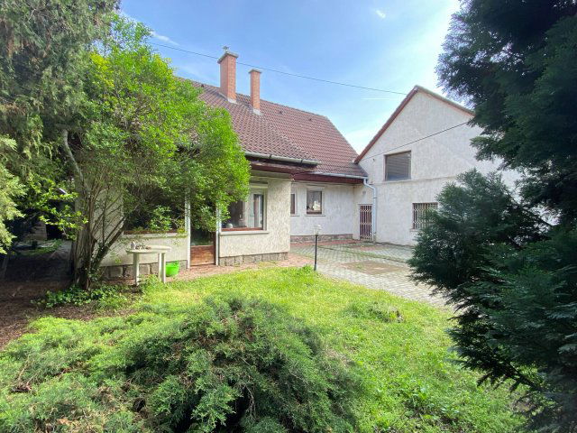 Eladó családi ház, Szentendrén 119.9 M Ft, 5 szobás