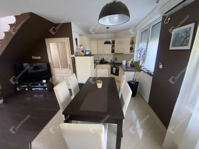 Eladó téglalakás, Mosonmagyaróváron 89.9 M Ft, 4 szobás