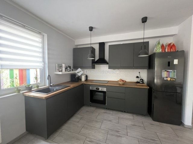 Eladó ikerház, Budapesten, XVI. kerületben 129.9 M Ft, 4 szobás