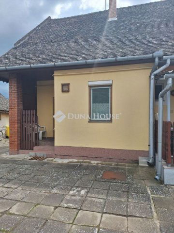 Eladó családi ház, Makón 15.5 M Ft, 1 szobás