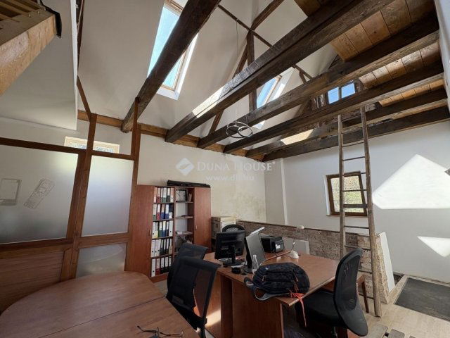 Eladó családi ház, Budapesten, III. kerületben 269.99 M Ft