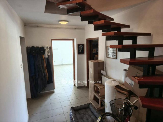 Eladó családi ház, Szentendrén 238 M Ft, 6 szobás
