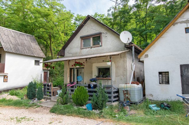 Eladó nyaraló, Szirmabesenyőn 15.9 M Ft, 2 szobás