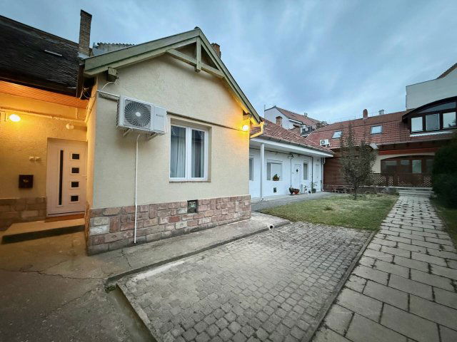 Kiadó téglalakás, albérlet, Pécsett 240 E Ft / hó, 3 szobás