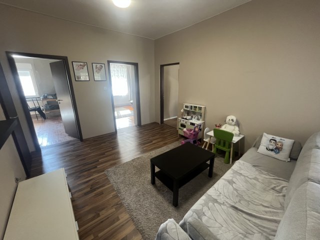 Eladó családi ház, Cegléden 86.9 M Ft, 4 szobás