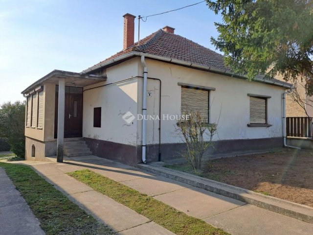 Eladó családi ház, Bácsalmáson 22 M Ft, 4 szobás